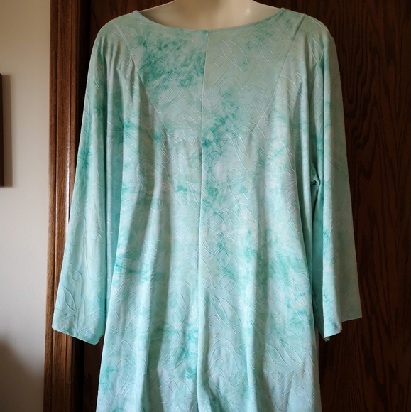 NEW Direction curvy top - Picture 2 of 4